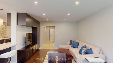 Photo 7 at 42 PILKINGTON Crescent, Brownridge, Vaughan