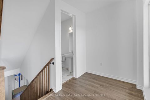 Photo 8 at 16 Pearen Lane, Rural Barrie Southwest, Barrie