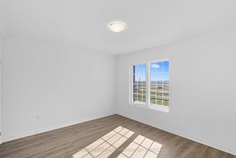 Photo 13 at 16 Pearen Lane, Rural Barrie Southwest, Barrie