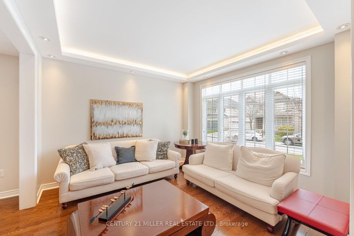 Photo 3 at 2098 Wildfel Way, BC Bronte Creek, Oakville