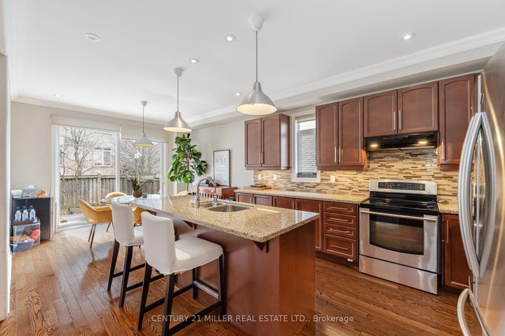 Photo 9 at 2098 Wildfel Way, BC Bronte Creek, Oakville