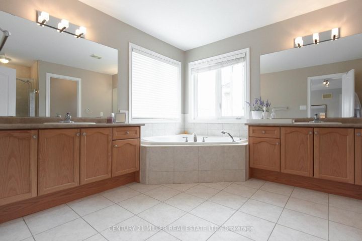 Photo 29 at 2098 Wildfel Way, BC Bronte Creek, Oakville