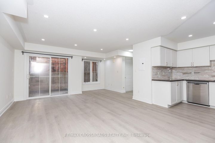 Photo 7 at 16 - 2460 Post Road, RO River Oaks, Oakville