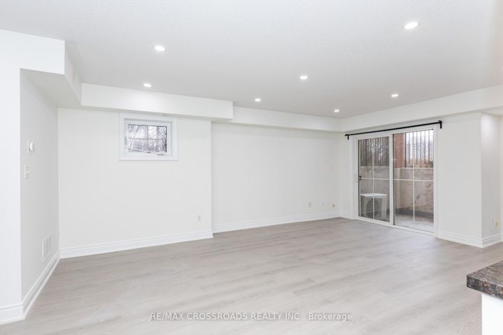 Photo 8 at 16 - 2460 Post Road, RO River Oaks, Oakville