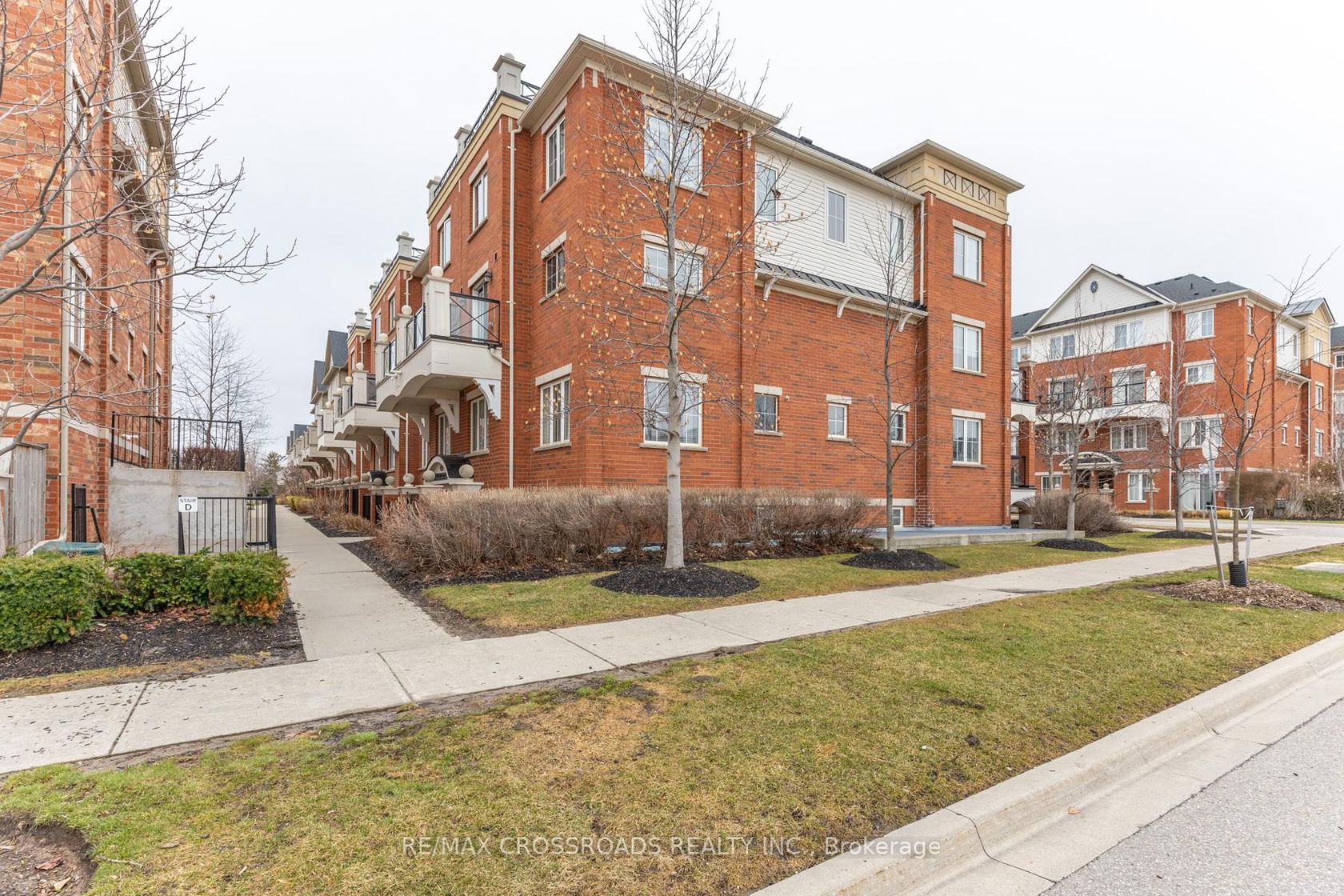 16 - 2460 Post Road, RO River Oaks, Oakville by Loree Meneguzzi Real Estate 16 - 2460 Post Road, RO River Oaks, Oakville