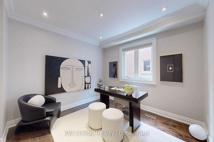 Photo 7 at 29 Mayfair Court, Bayview Hill, Richmond Hill