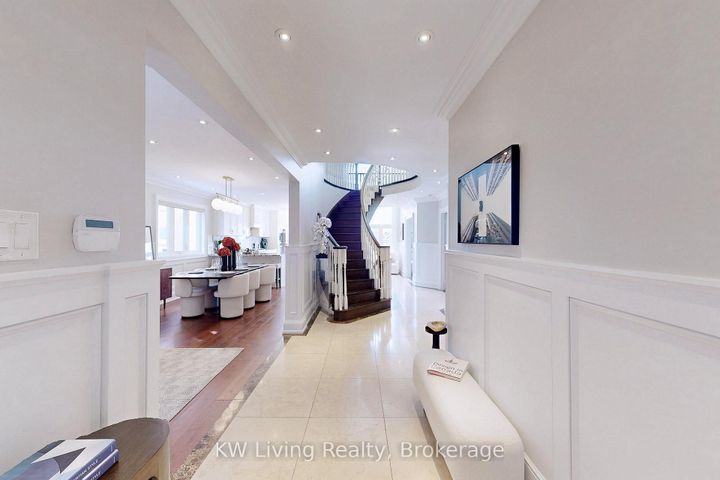 Photo 10 at 29 Mayfair Court, Bayview Hill, Richmond Hill