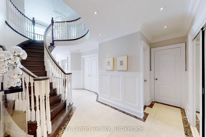 Photo 11 at 29 Mayfair Court, Bayview Hill, Richmond Hill