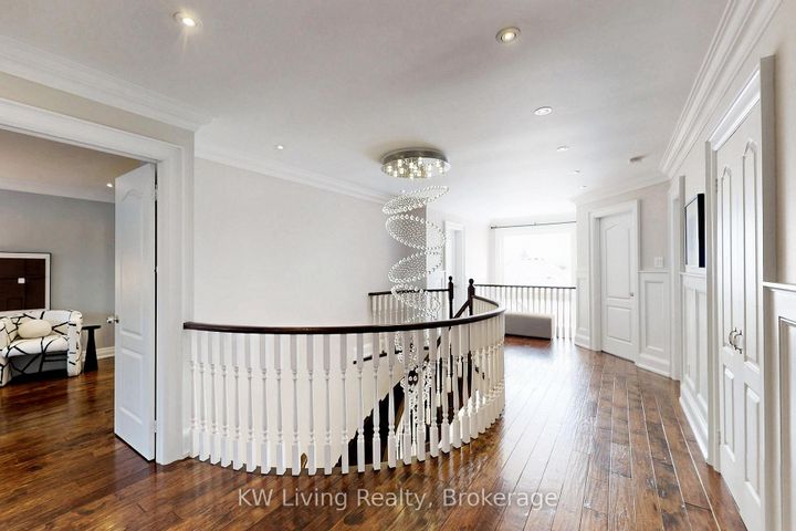 Photo 12 at 29 Mayfair Court, Bayview Hill, Richmond Hill