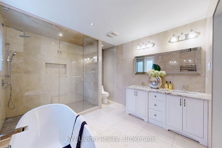 Photo 19 at 29 Mayfair Court, Bayview Hill, Richmond Hill