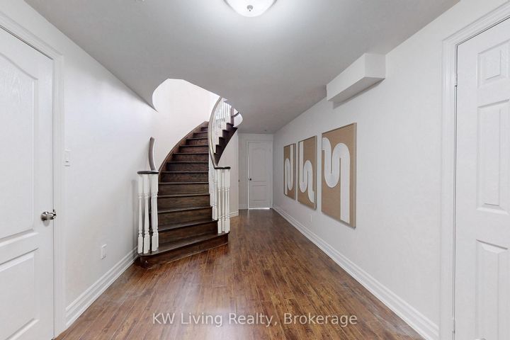 Photo 25 at 29 Mayfair Court, Bayview Hill, Richmond Hill