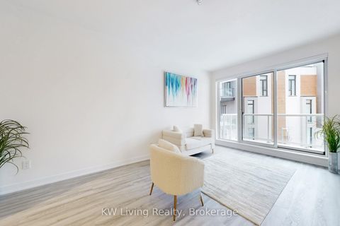 Photo 4 at 212 - 6 David Eyer Road, Rural Richmond Hill, Richmond Hill