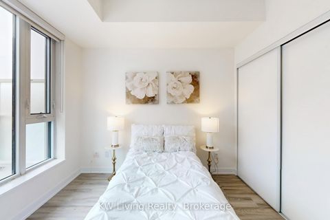 Photo 8 at 212 - 6 David Eyer Road, Rural Richmond Hill, Richmond Hill