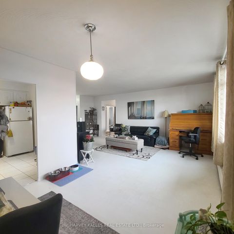 Photo 3 at 703 - 825 Kennedy Road, Ionview, Toronto