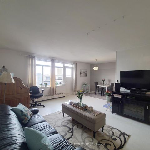 Photo 7 at 703 - 825 Kennedy Road, Ionview, Toronto