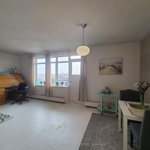 Photo 8 at 703 - 825 Kennedy Road, Ionview, Toronto