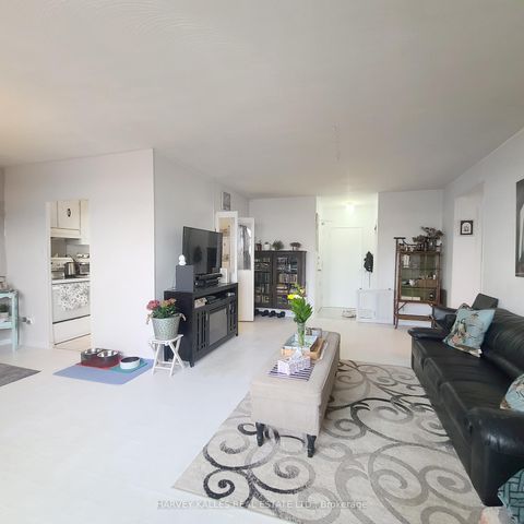 Photo 10 at 703 - 825 Kennedy Road, Ionview, Toronto