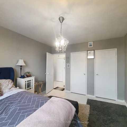 Photo 14 at 703 - 825 Kennedy Road, Ionview, Toronto