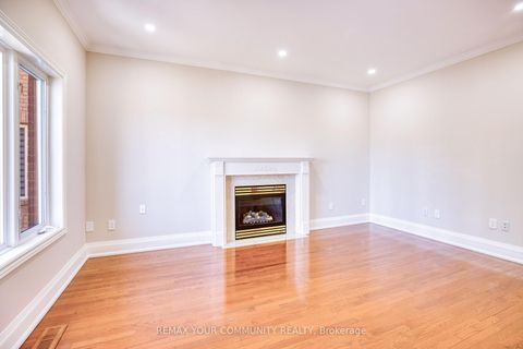 Photo 4 at 57 Abilene Court, Westbrook, Richmond Hill