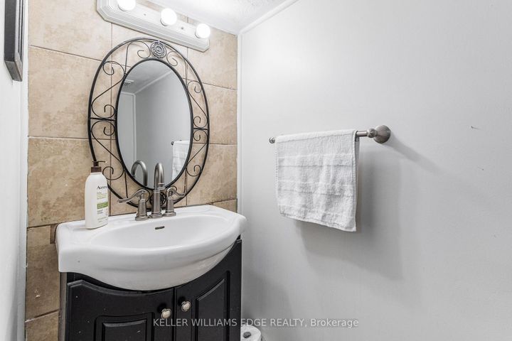 Photo 29 at 20 Cambridge Avenue, Crown Point, Hamilton