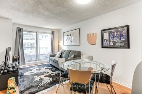 Photo 8 at 911 - 230 King Street E, Moss Park, Toronto