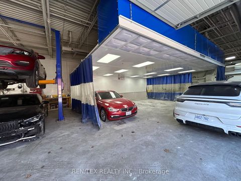 Photo 2 at 47 Toro Road, York University Heights, Toronto