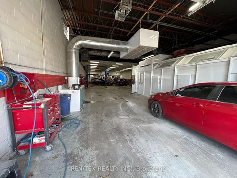 Photo 3 at 47 Toro Road, York University Heights, Toronto