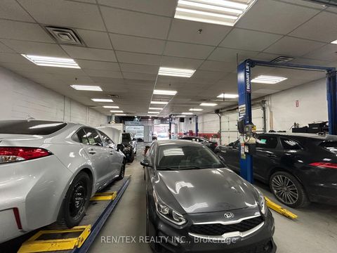 Photo 4 at 47 Toro Road, York University Heights, Toronto