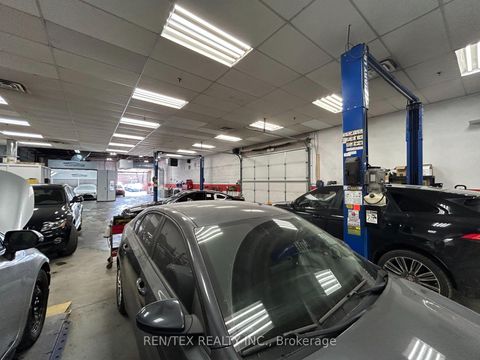 Photo 6 at 47 Toro Road, York University Heights, Toronto