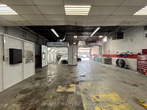 Photo 7 at 47 Toro Road, York University Heights, Toronto