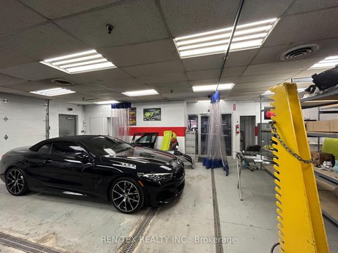 Photo 8 at 47 Toro Road, York University Heights, Toronto