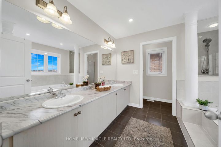 Photo 25 at 41 Hoxton Road, Northwest Brampton, Brampton