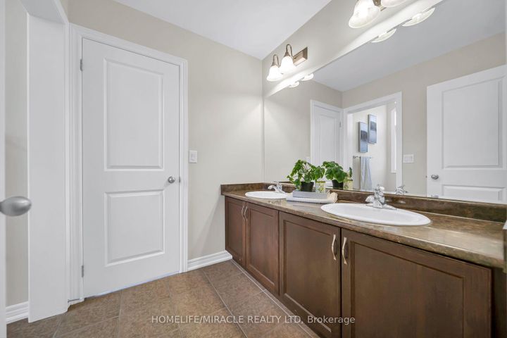 Photo 32 at 41 Hoxton Road, Northwest Brampton, Brampton