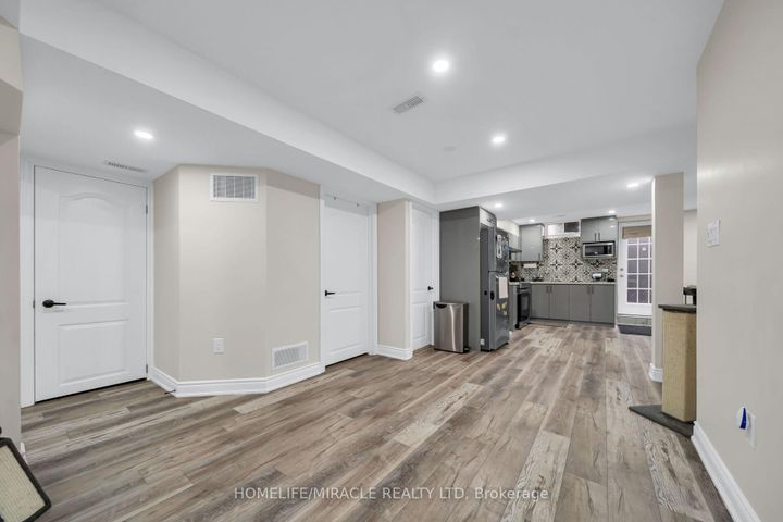 Photo 40 at 41 Hoxton Road, Northwest Brampton, Brampton