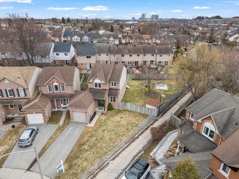 Photo 3 at 61 Fry Crescent, Bowmanville, Clarington