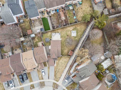 Photo 4 at 61 Fry Crescent, Bowmanville, Clarington