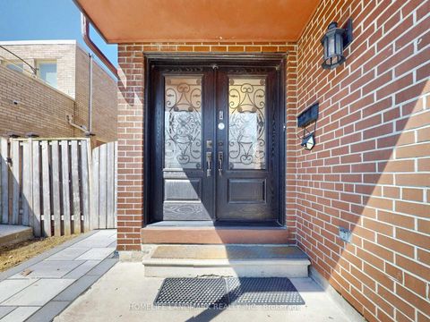 Photo 3 at 139 Chipwood Crescent, Pleasant View, Toronto