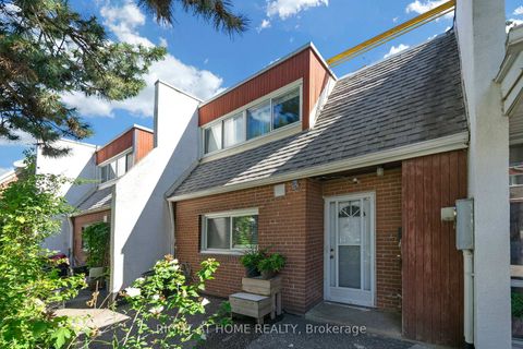 Photo 2 at 101 - 2901 Jane Street, Jane Heights, Toronto