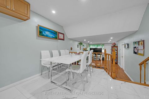 Photo 5 at 101 - 2901 Jane Street, Jane Heights, Toronto