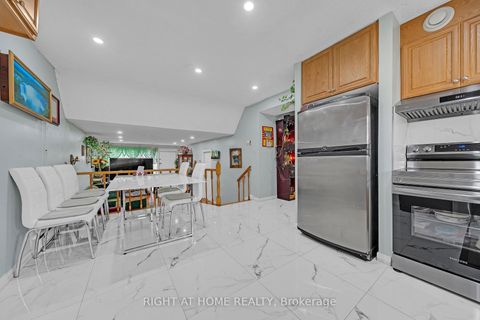 Photo 8 at 101 - 2901 Jane Street, Jane Heights, Toronto