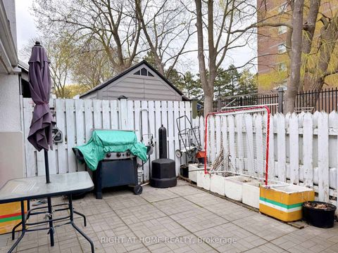 Photo 24 at 101 - 2901 Jane Street, Jane Heights, Toronto