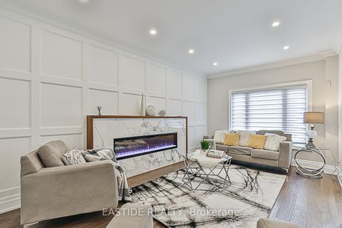 Photo 4 at 11 Gatcombe Circle, Mill Pond, Richmond Hill