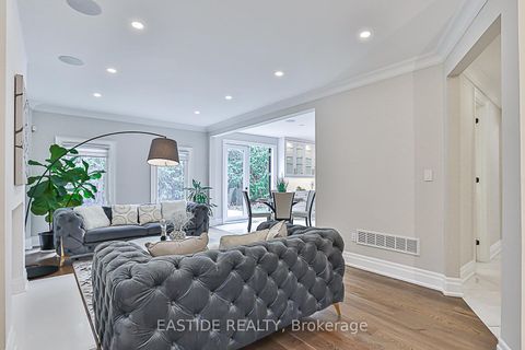 Photo 11 at 11 Gatcombe Circle, Mill Pond, Richmond Hill