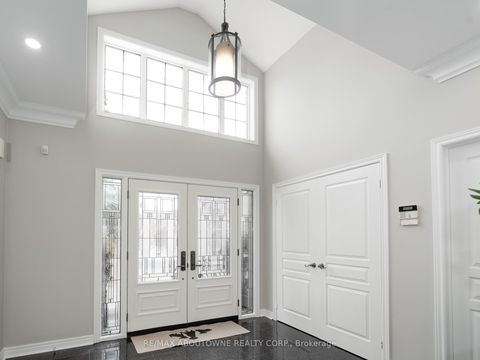 Photo 1 at 22 Siderno Crescent, East Woodbridge, Vaughan