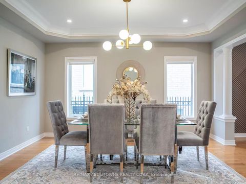 Photo 8 at 22 Siderno Crescent, East Woodbridge, Vaughan