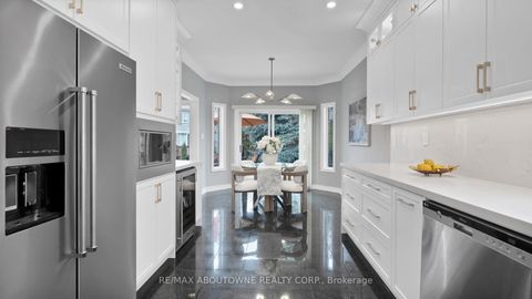 Photo 13 at 22 Siderno Crescent, East Woodbridge, Vaughan