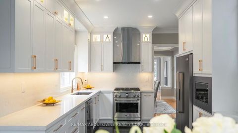 Photo 14 at 22 Siderno Crescent, East Woodbridge, Vaughan