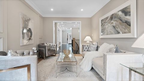 Photo 18 at 22 Siderno Crescent, East Woodbridge, Vaughan