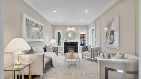 Photo 19 at 22 Siderno Crescent, East Woodbridge, Vaughan