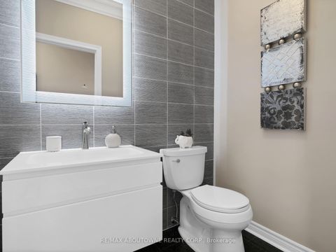 Photo 21 at 22 Siderno Crescent, East Woodbridge, Vaughan